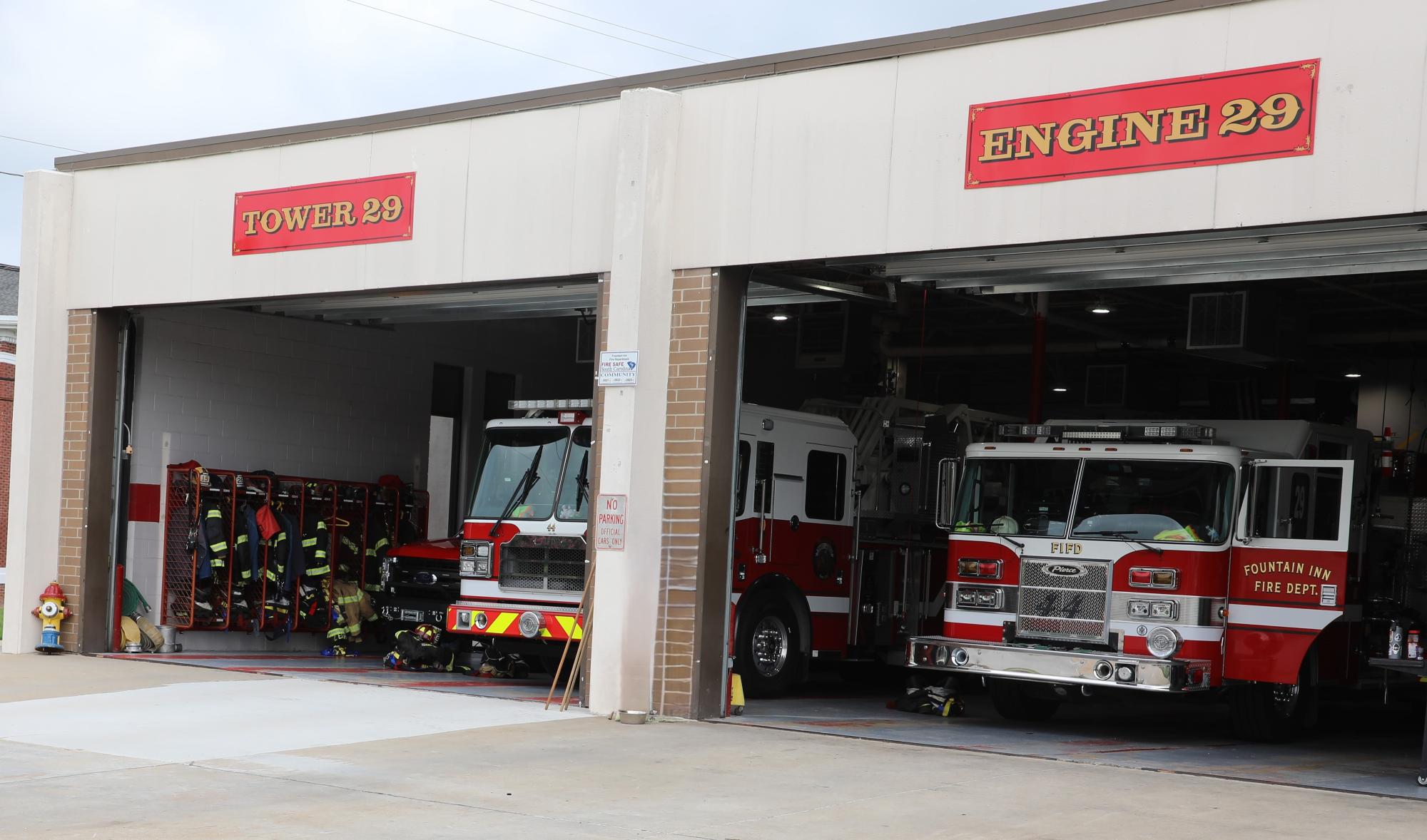 : The headquarters of the  Fountain Inn Fire Department is located  next to its City Hall. The city is planning  to build its third fire station in total to  address growing demand for service.  Photo: City of Fountain Inn